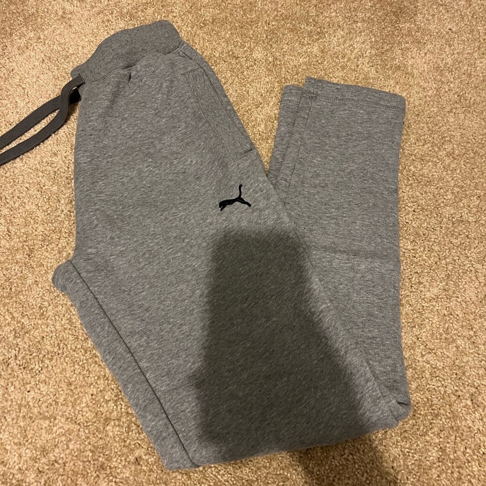 Men’s Puma Sweatpants Gray Size Small.
